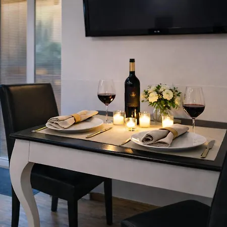 Apartment Garden Studio With Kitchen & Bbq - Kindstay Suites Prague Airport *