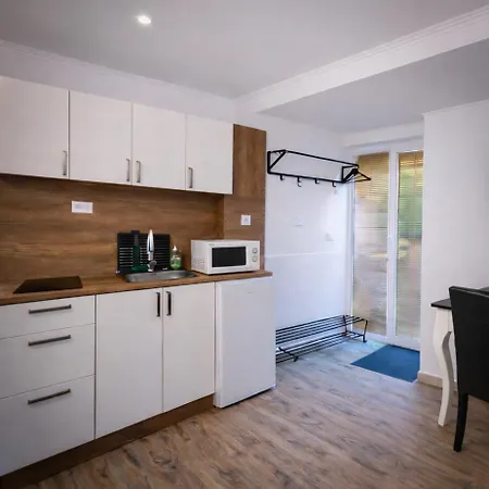 Apartment Garden Studio With Kitchen & Bbq - Kindstay Suites Prague Airport Tuchomerice