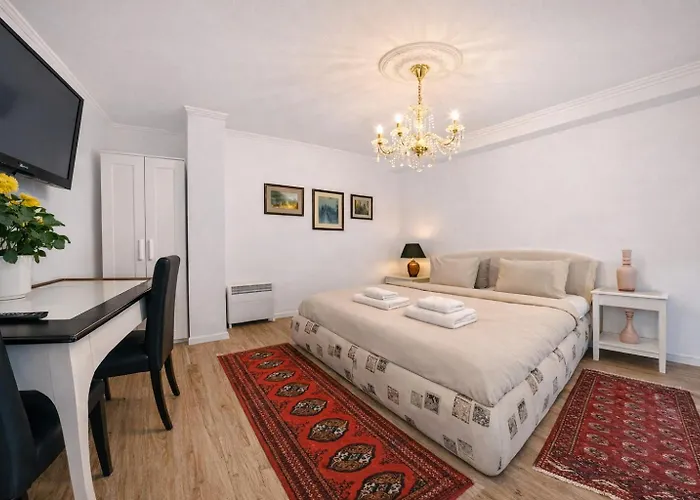 Garden - Kindstay Prague Airport Apartament *