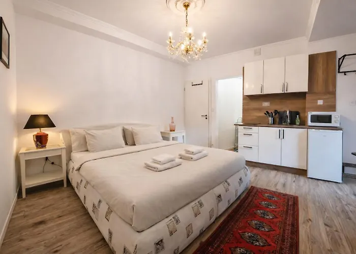 Garden - Kindstay Prague Airport Tuchomerice